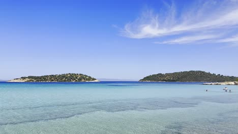 Clean-blue-flag-beaches-of-Halkidiki-Peninsula,-Greece