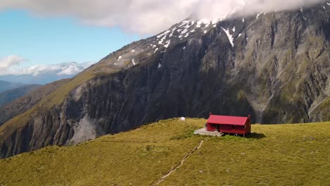 Brewster-Hut-on-mountain-ridge-in-Mt-Aspiring-National-Park