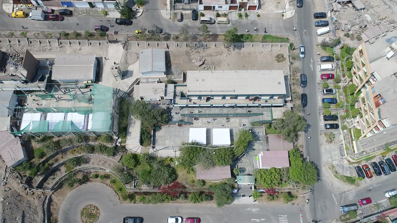 페루의 대통령 선거와 의회 선거 장소의 드론으로 촬영된 항공 비디오