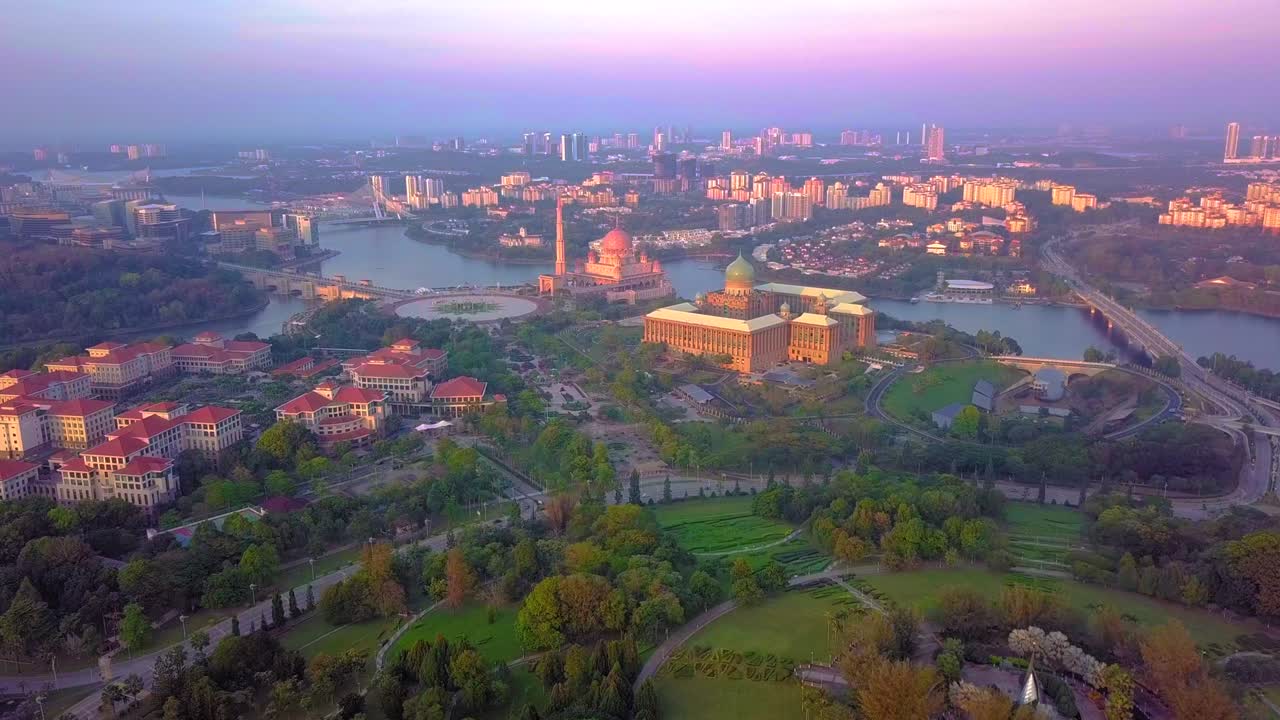 edificio moderno en putrajaya, malasia