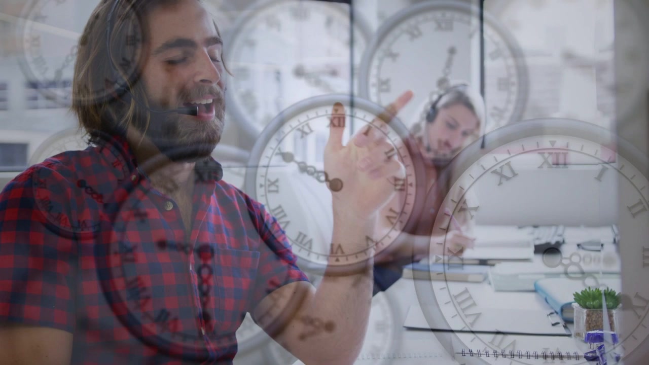 Hombre inclinándose hacia adelante, explicando los pasos para cumplir con la fecha límite empresarial, relojes antiguos flotando sobre él.