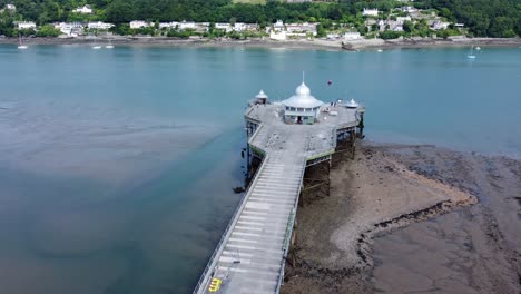 Muelle-De-Bangor-Garth-Cúpula-De-Plata-Ornamental-Victoriana-Pabellón-Punto-De-Referencia-Turista-Vista-Aérea-Marcha-Atrás-Paseo-Marítimo