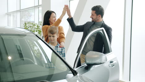 happy family buying a new car