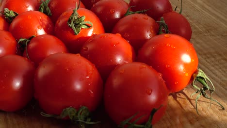 los tomates de cherie, disparando en el movimiento.