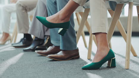 gente de negocios, primer plano y zapatos