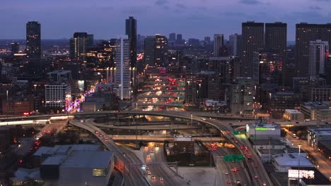 Chicago-Hauptverkehrszeit-Luftaufnahme-Mit-Wolkenkratzern