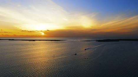 puesta de sol desde un avión no tripulado en la calzada de dunedin