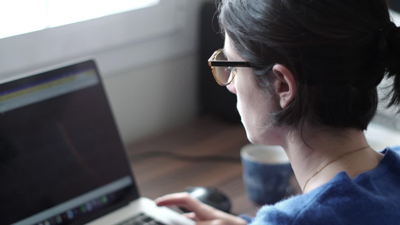 revolución del trabajo remoto: un día productivo en el escritorio de casa