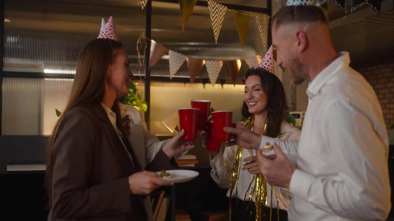 celebración de cumpleaños de la oficina