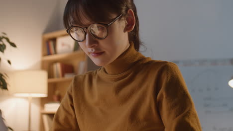 asian businesswoman working in office in evening