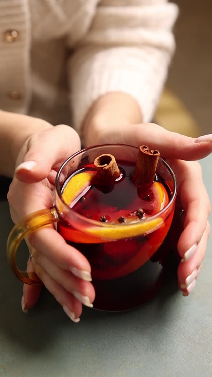 Vino mulato con cannella e arancia