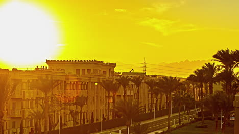 Impresionante-Lapso-De-Tiempo-En-La-Ciudad-Exótica-Durante-La-Hora-Dorada