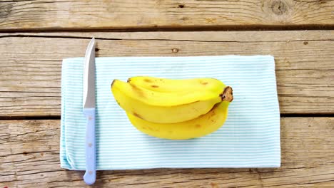 bananas and knife on napkin