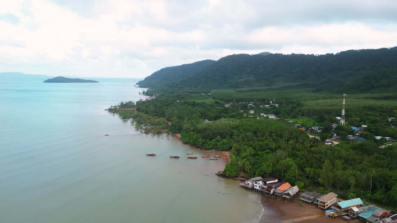 la vieja ciudad de koh lanta en la costa de la hermosa tailandia, vista aérea