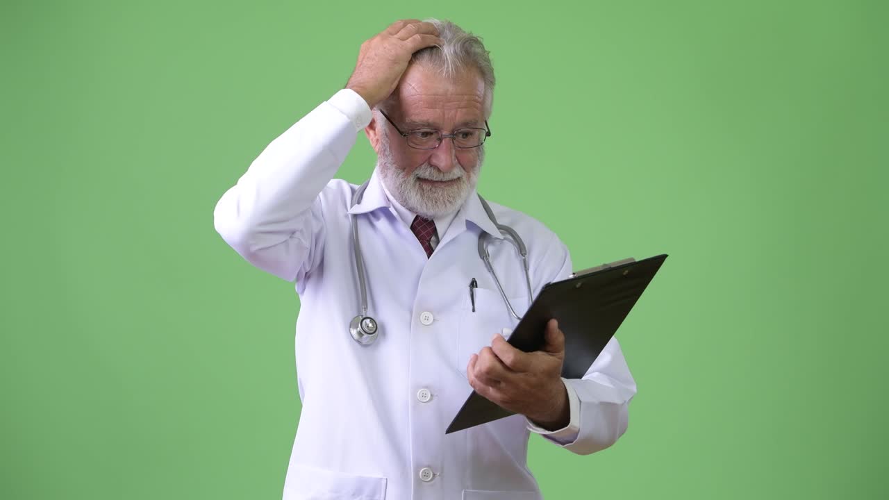 초록색 배경 에 있는 잘생긴 수염 을 가진 남자 의사