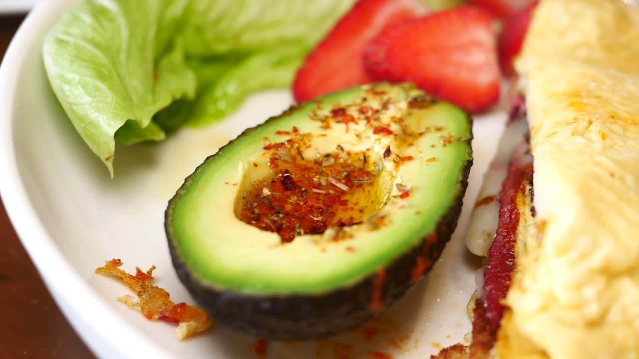 colazione a omelette di avocado