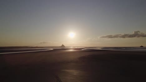 abadía de mont saint michel castillo medieval en normandía bretagne francia