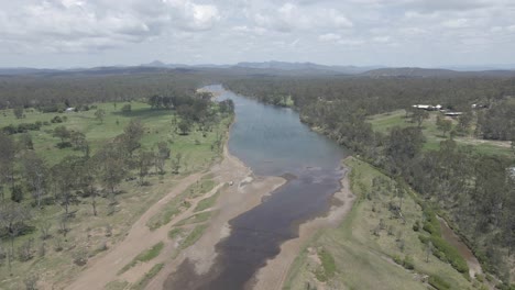 Campamentos-Públicos-De-Benaraby-Y-Río-Boyne-En-Un-Día-Soleado-De-Verano---Ciudad-Rural-En-Qld,-Australia