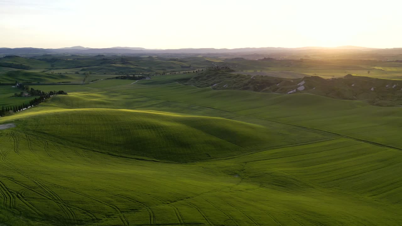 Drone Tuscany Hills: Spellbinding Aerial Footage Capturing the Rolling Landscapes and Idyllic Beauty of Italy's Iconic Tuscan Countryside
