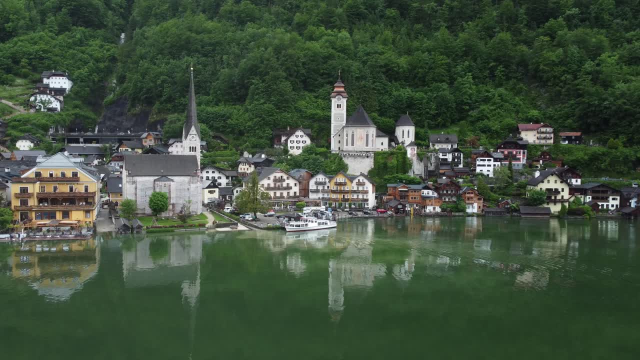 오스트리아 할슈타트의 신비한 비가 오는 날