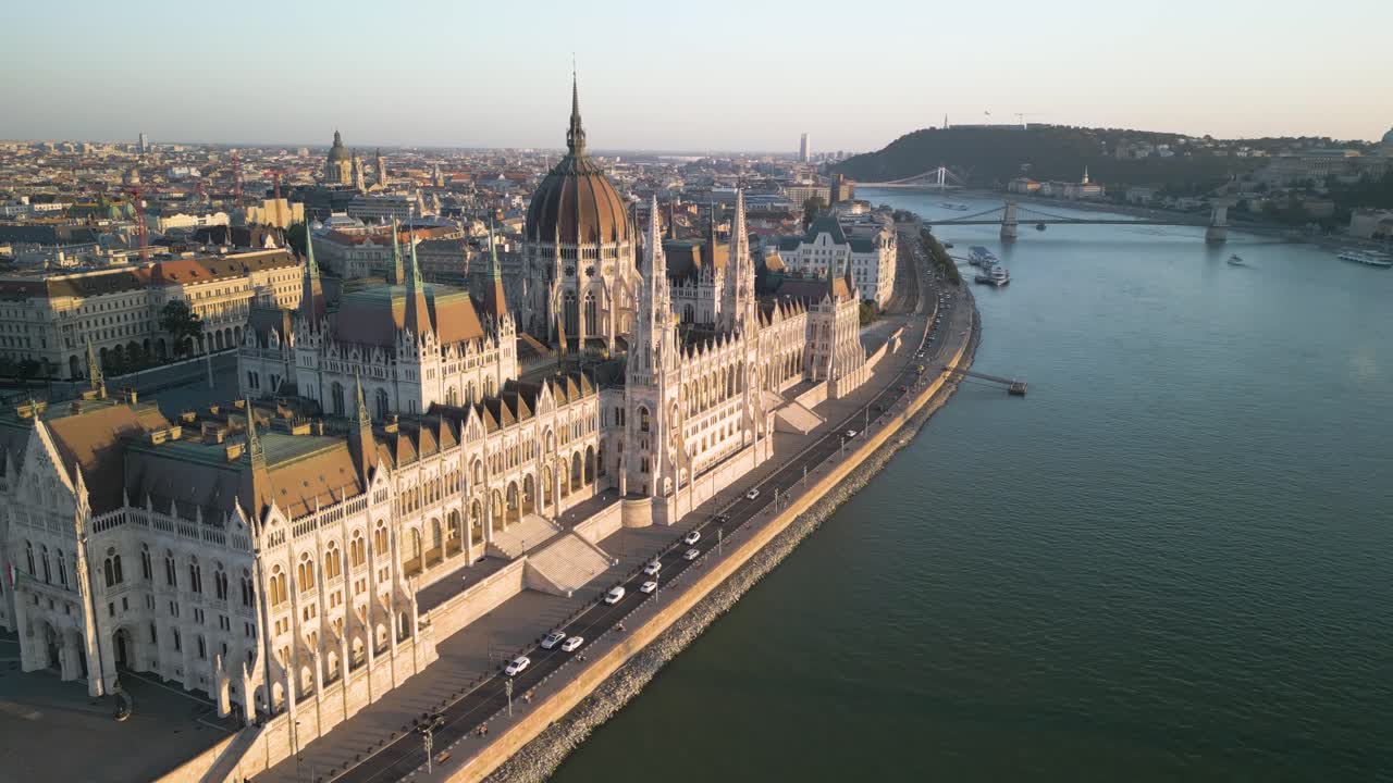 hermosa imagen en órbita sobre el parlamento húngaro en budapest, hungría