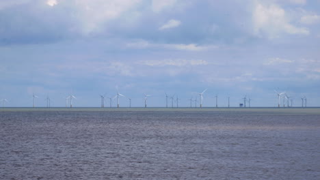 Erneuerbare-Energie-Windkraft-Windmühlenturbinen-Auf-Meer