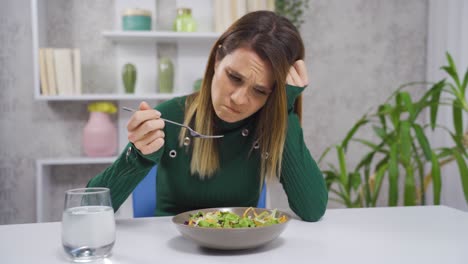 dieta vegetal. a la mujer no le gustan las verduras.