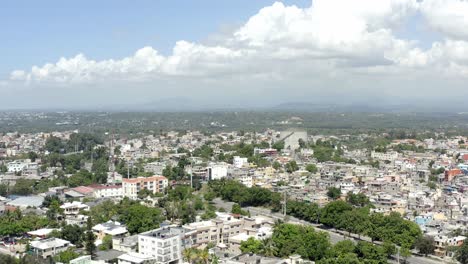 Municipio-De-Santo-Domingo-Oeste,-Republica-Dominicana.-Descendente-Aéreo