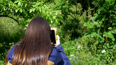 写真を撮る女性 4k