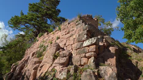 parte de las ruinas del castillo de hohlandsbourg