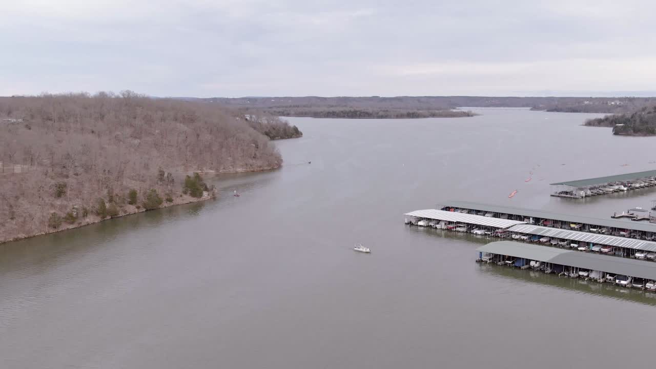 Boat cruising into Prairie Creek marina at Beaver Lake in Rogers, Arkansas