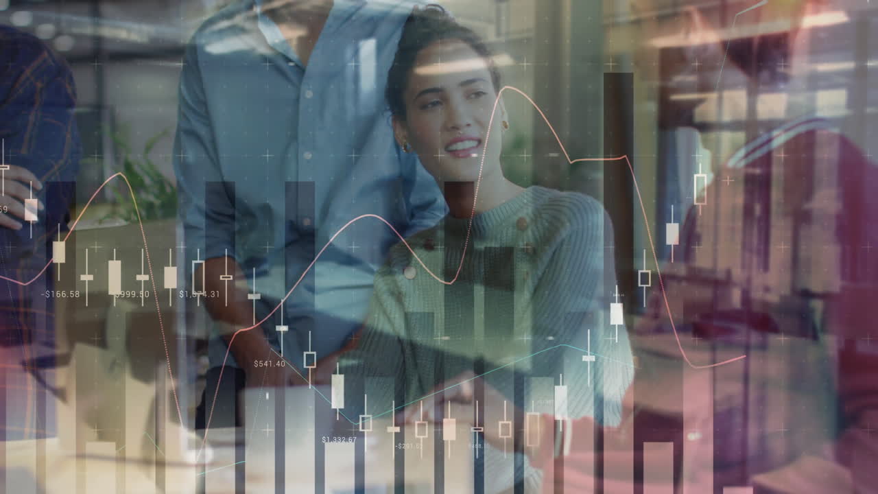 animación del procesamiento de datos financieros sobre diversas personas de negocios en la oficina