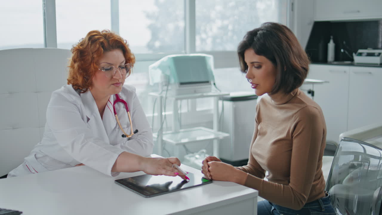 consulta del médico con el paciente