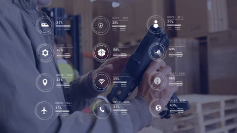 Animación-De-Iconos-Y-Procesamiento-De-Datos-Sobre-Un-Hombre-Caucásico-Que-Trabaja-En-Un-Almacén
