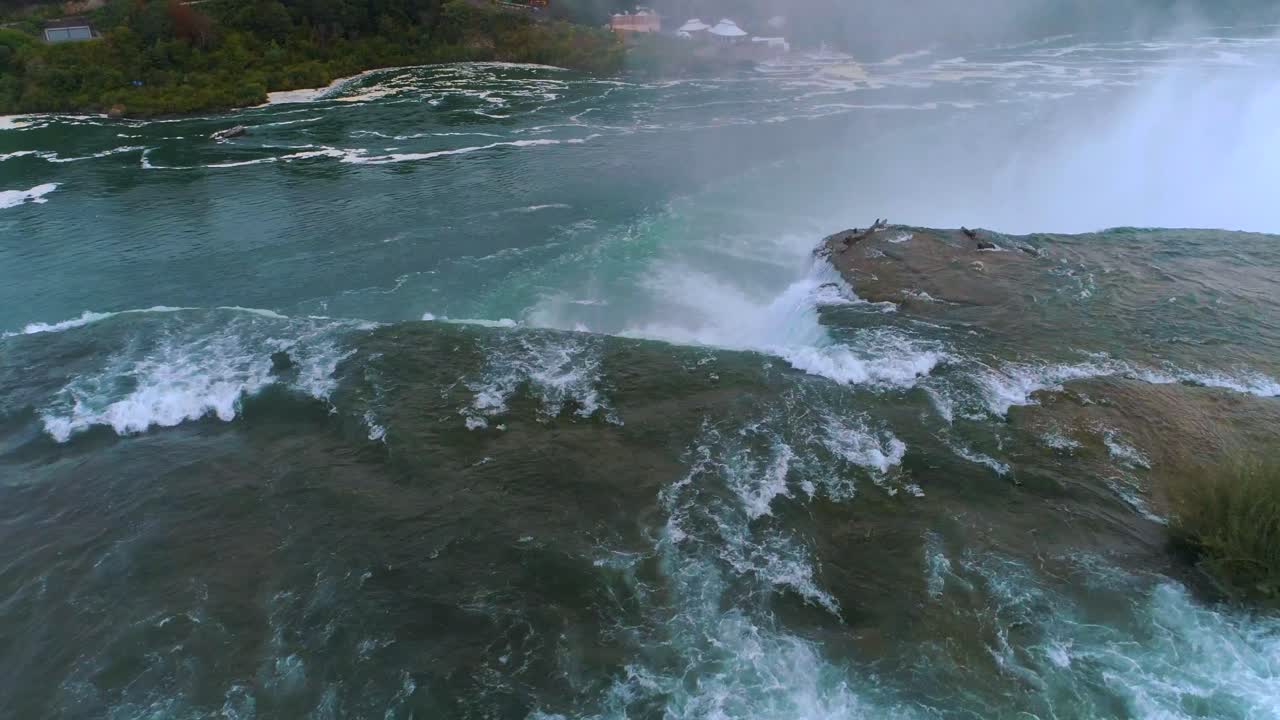 aéreo cataratas del niágara sobrevuelo cinematográfico dramático pan abajo toronto canadá orbita horizonte