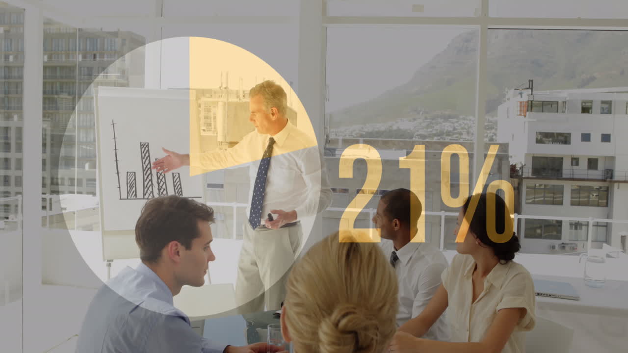 анимация процента, пировая диаграмма обработка финансовых данных над различными деловыми людьми