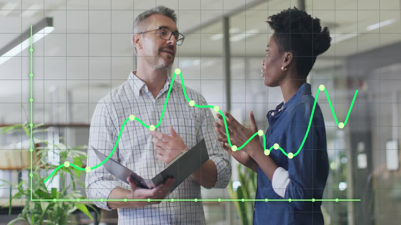 animación del procesamiento de datos sobre diversas personas de negocios en la oficina