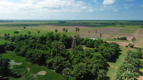 Angkor-temple,-Trapeang-Pong,-drone-fly-over-tilt