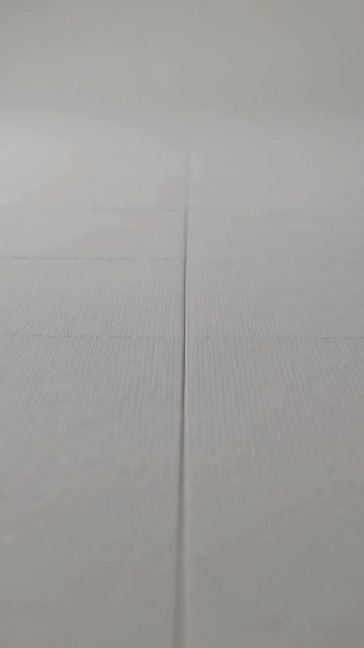 Vertical video: Starting camera recording capturing centered seam in room monitoring light panels