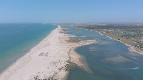 Vista-Aérea-De-La-Hermosa-Bahía