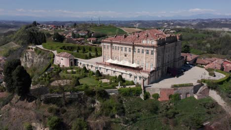 antena cinematográfica de castello di guarene en italia