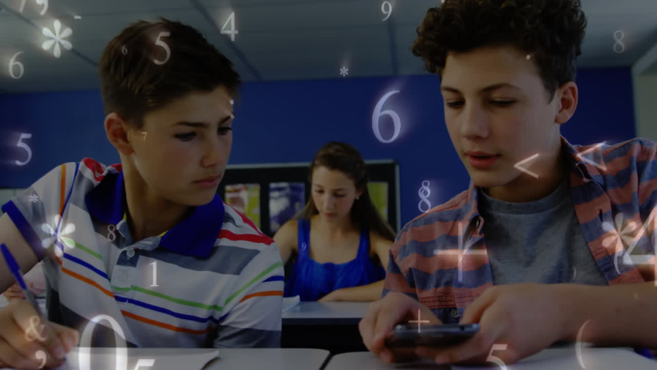 숫자와 기호가 움직이는 동안 스마트폰을 쓰고 확인하는 학생들