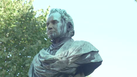 sculpture de l'homme vert dans le stadtpark de vienne