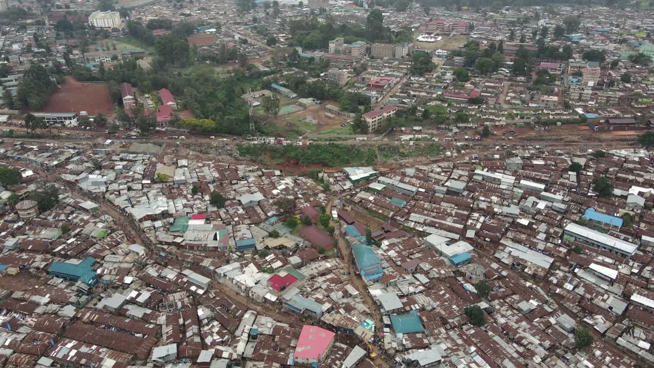 vista aérea del barrio pobre urbano más grande de áfrica en kibera, suburbia de nairobi kenia
