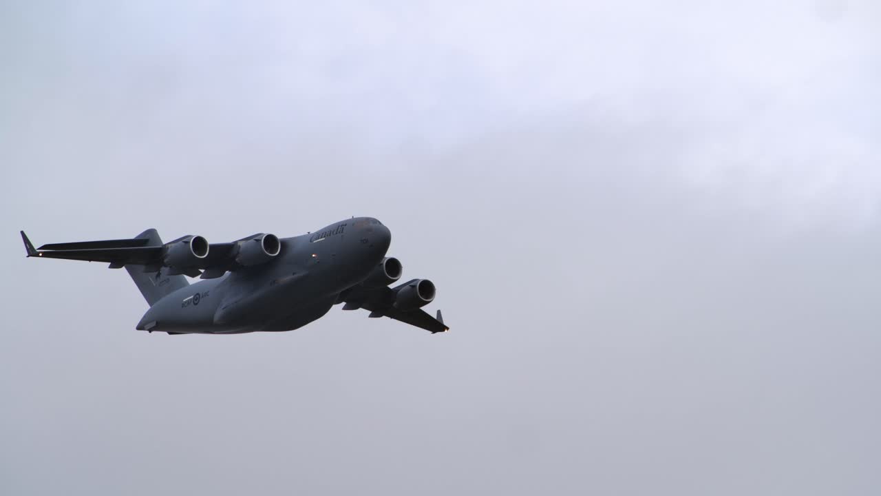 Boeing C-17 Globemaster III Military Cargo Airplane in Flight TRACK