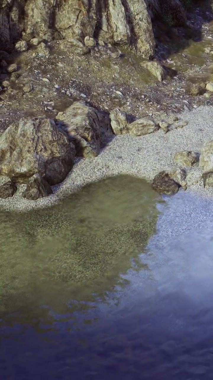 Costa rocciosa con una piccola pozza d'acqua al bordo del mare