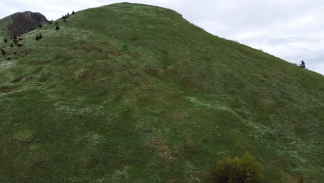 Luftaufnahme-über-Dem-Golica-Gebirge,-Garten-Des-Himmels,-Malerischer-Gipfel-Und-Skyline-Bei-Tageslicht,-Natürliche-Weide,-Reise--Und-Tourismusziel