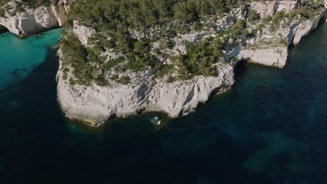 Stunning-limestone-cliffs-line-the-edge-of-Mitjana-beach-with-shallow-reef-below