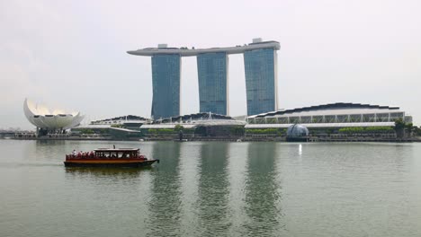 time-lapse of a boat crossing marina bay