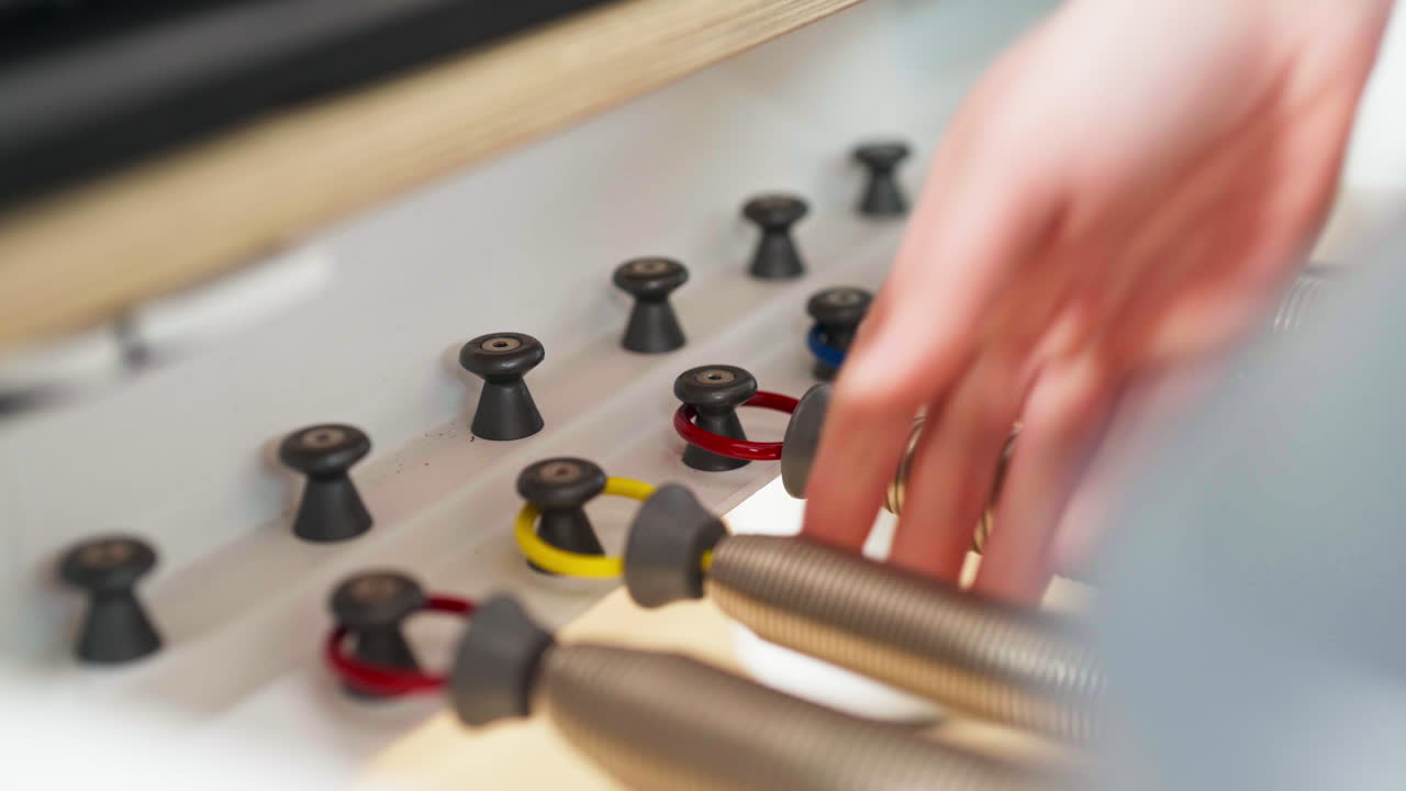 Adjusting springs with levels of resistance in pilates reformer machine